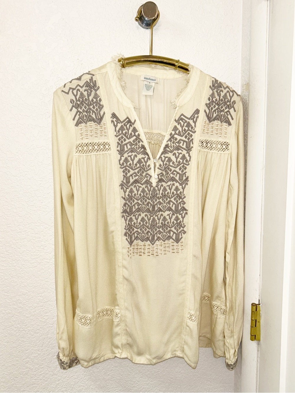 SUNDANCE The Adelle Embroidered Peasant Blouse in Cream & Grey V-Neck SZ: Medium